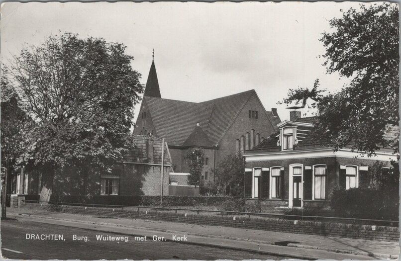 Chr Ger Kerk Drachten Mooie Oude Ansichtkaart van DRACHTEN - Burg. Wuiteweg met Ger. Kerk