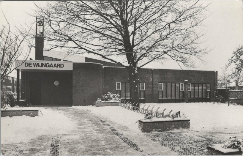 Mooie Oude Ansichtkaart van WORMER - Ned. Geref. Kerk
