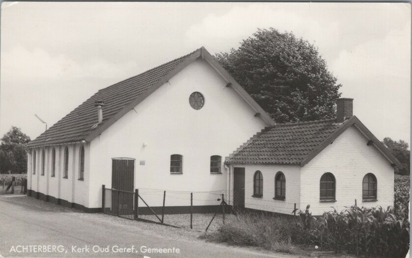 Mooie Oude Ansichtkaart van ACHTERBERG - Kerk Oud Geref. Gemeente