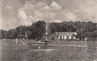 NAARDEN - Kinderbad en canovijver met Fonteinen