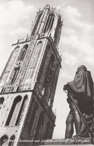 UTRECHT - Domtoren met Standbeeld Graaf Jan van Nassau