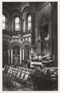 ROERMOND - O.L. Vr. Munsterkerk. Gezicht op het Maria-altaar