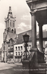 ROERMOND - Kathedraal met Bordes Stadhuis