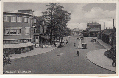 APELDOORN - Stationsplein