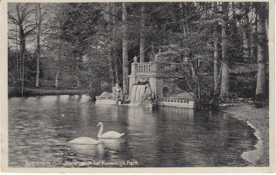 APELDOORN - Waterval in het Koninklijk Park
