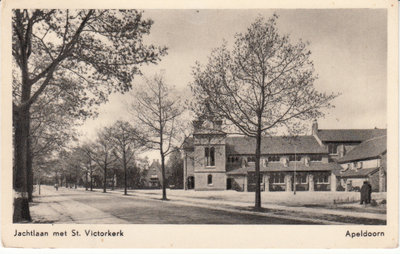 APELDOORN - Jachtlaan met St. Victorkerk