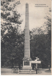 APELDOORN - Gedenknaald