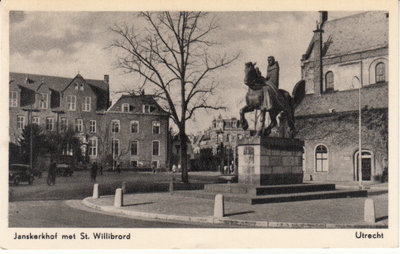 UTRECHT - Janskerhof met St. Willibrord