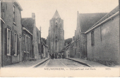 NIEUWERKERK - Dorpsstraat met Kerk