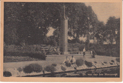 ENKHUIZEN - Dr. van der Lee Monument