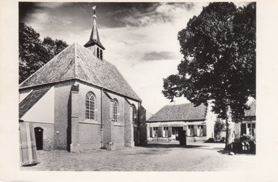 BRONKHORST - Kapel Anno 1344 met geveltje oud Burgemeesterhuis Anno 15e eeuw