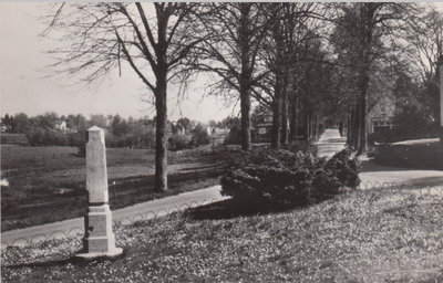 HEELSUM-DOORWERTH - Gedenknaald bij 't Kerkje