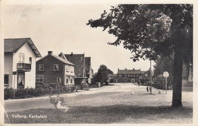 VALBURG - Kerkplein