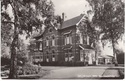 GELDERMALSEN - Gemeentehuis