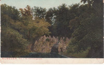 NIJMEGEN - Grot in het Kronenburgerpark