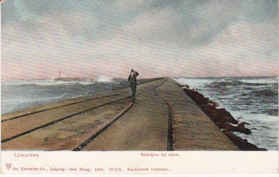 IJMUIDEN - Noordpier bij Storm