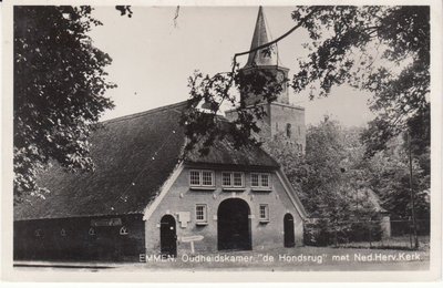 EMMEN - Oudheidskamer de Hondsrug met Ned. Herv. Kerk