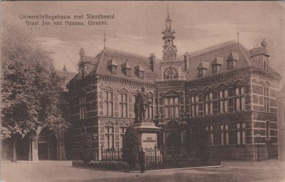 UTRECHT - Universiteitsgebouw met Standbeeld Graaf Jan van Nassau