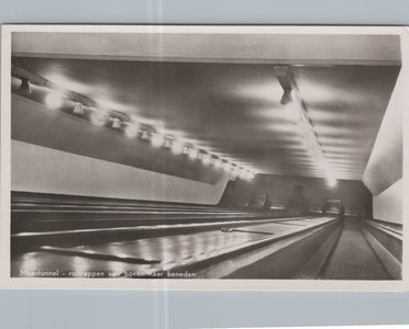 ROTTERDAM - Maastunnel - Roltrappen van boven naar beneden