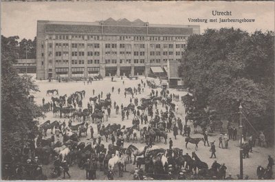 UTRECHT - Vreeburg met Jaarbeursgebouw