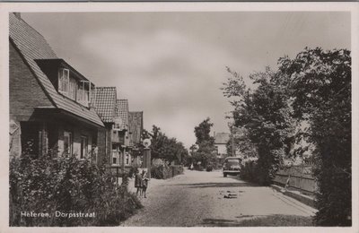 HETEREN - Dorpsstraat met Kerk