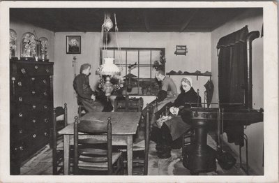 WAALWIJK - Woon-werkkamer van een schoenmakersgezin in de Langstraat rond 1875
