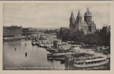 AMSTERDAM - Prins Hendrikkade met St. Nicolaaskerk