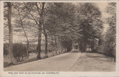ZEIST - Weg naar Zeist bij de Pyramide van Austerlitz