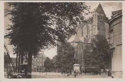 UTRECHT - Domplein met Standbeeld Graaf Jan v. Nassau
