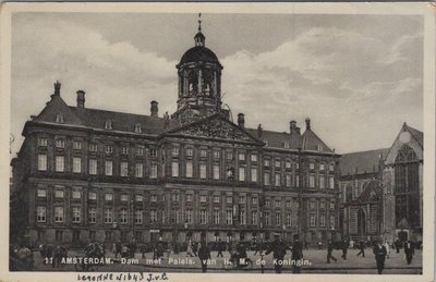 AMSTERDAM - Dam met Paleis van H. M. de Koningin