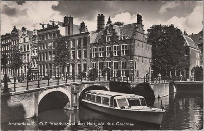 AMSTERDAM - O. Z. Voorburgwal met Huis a/d drie Grachten