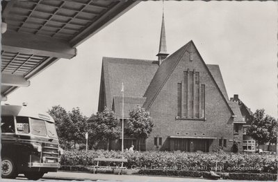 GOUDA - Kerk Geref. Gemeente (Sijnsdaal) vanaf autobusstation