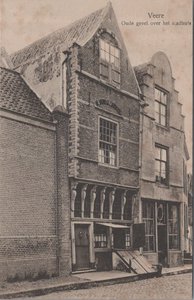 VEERE - Oude gevel over het Stadhuis