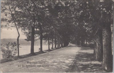 AUSTERLITZ - Weg naar Zeist bij de Pyramide van Austerlitz