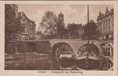 UTRECHT - Oudegracht met Bakkerbrug
