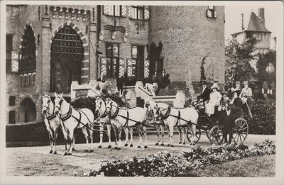 UTRECHT - Kasteel de Haar. Familie van Zuylen in break met zes paarden