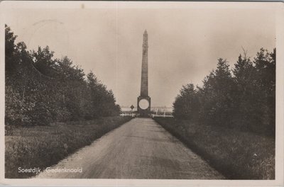 SOESTDIJK - Gedenknaald