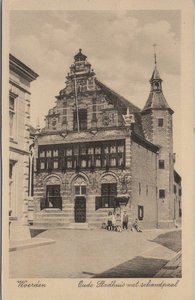 WOERDEN - Oude Stadhuis met Schandpaal