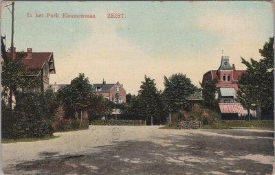 ZEIST - In het park Bloemenvaas
