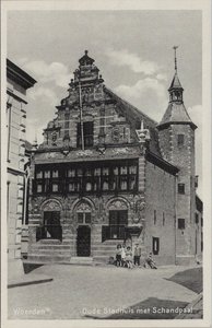 WOERDEN - Oude Stadhuis met Schandpaal