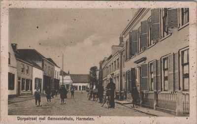 HARMELEN - Dorpstraat met Gemeentehuis