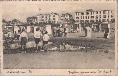 NOORDWIJK AAN ZEE - Grachten graven aan het strand