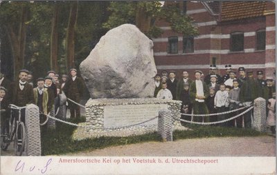AMERSFOORT - De Amersfoortsche Kei op het Voetstuk b. d. Utrechtschepoort
