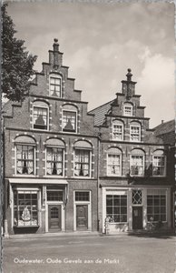 OUDEWATER - Oude Gevels aan de Markt