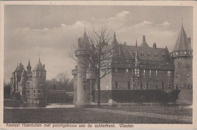 VLEUTEN - Kasteel Haarzuilen met poortgebouw aan de achterkant