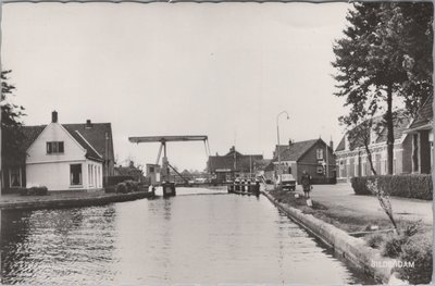 BILDERDAM - Dorpsgezicht met gracht