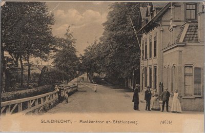 SLIEDRECHT - Postkantoor en Stationsweg
