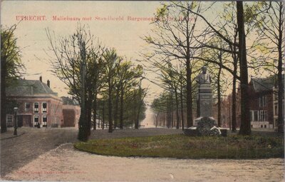 UTRECHT - Maliebaan met Standbeeld Burgemeester Dr. Reijger