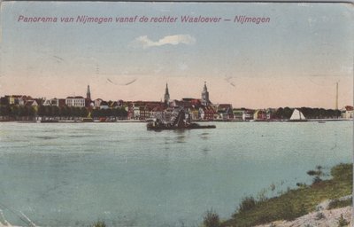 NIJMEGEN - Panorama van Nijmgene vanad de rechter Waaloever