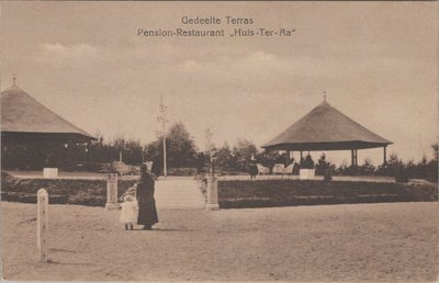 HUIS TER AA - Gedeelte terras Pension-Restaurant